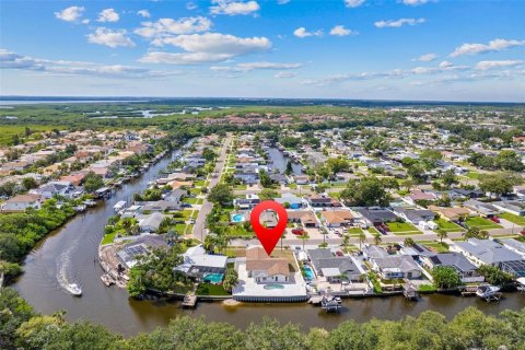 House in Tampa, Florida 3 bedrooms, 185.53 sq.m. № 1914335 - photo 2