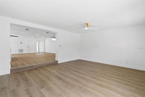 House in Tampa, Florida 3 bedrooms, 185.53 sq.m. № 1914335 - photo 19