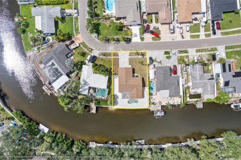 House in Tampa, Florida 3 bedrooms, 185.53 sq.m. № 1914335 - photo 4