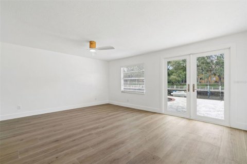 House in Tampa, Florida 3 bedrooms, 185.53 sq.m. № 1914335 - photo 20