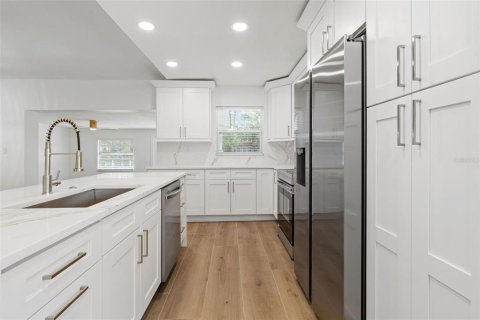 House in Tampa, Florida 3 bedrooms, 185.53 sq.m. № 1914335 - photo 15