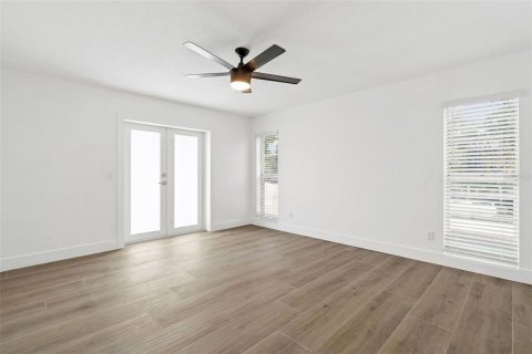 House in Tampa, Florida 3 bedrooms, 185.53 sq.m. № 1914335 - photo 22