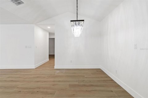 House in Tampa, Florida 3 bedrooms, 185.53 sq.m. № 1914335 - photo 18