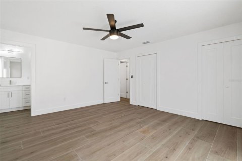House in Tampa, Florida 3 bedrooms, 185.53 sq.m. № 1914335 - photo 21