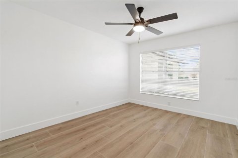 House in Tampa, Florida 3 bedrooms, 185.53 sq.m. № 1914335 - photo 30