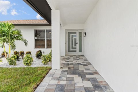 House in Tampa, Florida 3 bedrooms, 185.53 sq.m. № 1914335 - photo 7