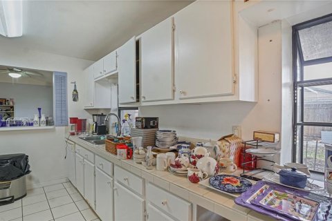 House in Kissimmee, Florida 3 bedrooms, 139.26 sq.m. № 2209145 - photo 9