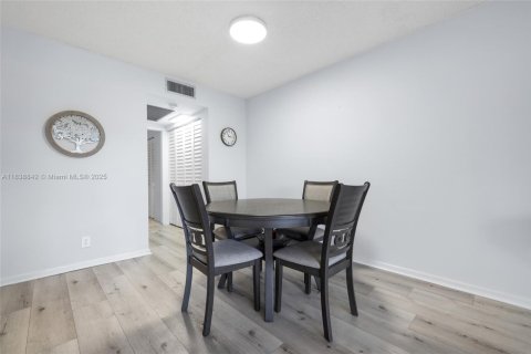 Купить кондоминиум в Дирфилд-Бич, Флорида 1 спальня, 68.56м2, № 1836067 - фото 22