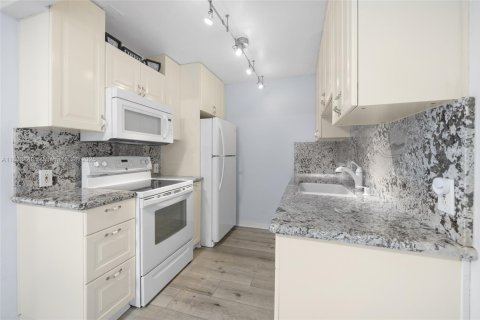 Купить кондоминиум в Дирфилд-Бич, Флорида 1 спальня, 68.56м2, № 1836067 - фото 10