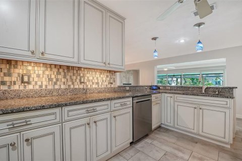 House in Bradenton, Florida 3 bedrooms, 240.25 sq.m. № 2428733 - photo 19