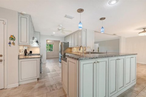 House in Bradenton, Florida 3 bedrooms, 240.25 sq.m. № 2428733 - photo 21