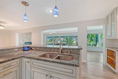 House in Bradenton, Florida 3 bedrooms, 240.25 sq.m. № 2428733 - photo 20