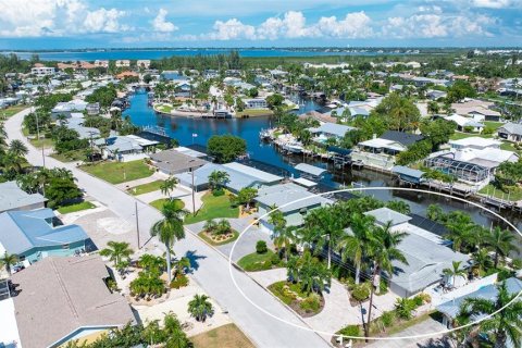 House in Bradenton, Florida 3 bedrooms, 240.25 sq.m. № 2428733 - photo 4