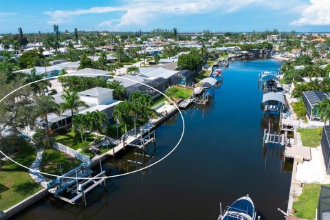 House in Bradenton, Florida 3 bedrooms, 240.25 sq.m. № 2428733 - photo 6