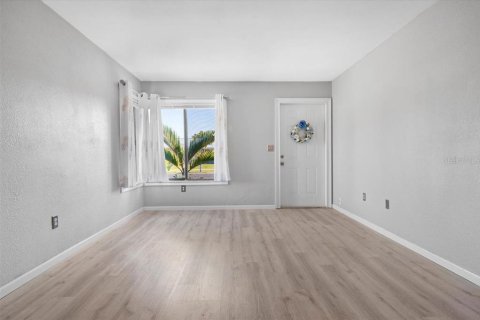 House in North Port, Florida 2 bedrooms, 95.78 sq.m. № 1652273 - photo 8