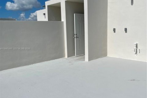 Townhouse in Homestead, Florida 4 bedrooms, 129.88 sq.m. № 2003395 - photo 18