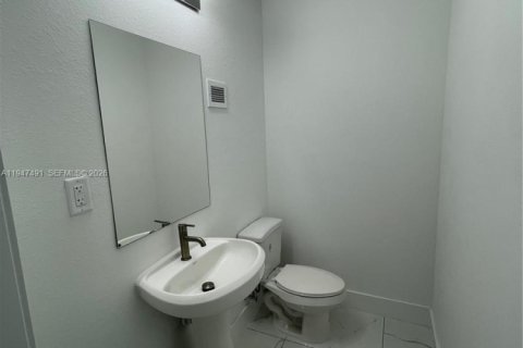Townhouse in Homestead, Florida 4 bedrooms, 129.88 sq.m. № 2003395 - photo 7