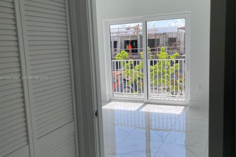 Townhouse in Homestead, Florida 4 bedrooms, 129.88 sq.m. № 2003395 - photo 13