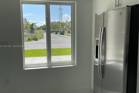 Townhouse in Homestead, Florida 4 bedrooms, 129.88 sq.m. № 2003395 - photo 5