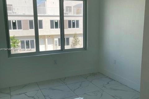 Townhouse in Homestead, Florida 4 bedrooms, 129.88 sq.m. № 2003395 - photo 11