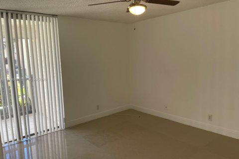 Copropriété à louer à Hallandale Beach, Floride: 2 chambres, 94.76 m2 № 2044530 - photo 2
