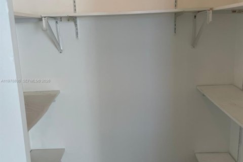 Copropriété à louer à Hallandale Beach, Floride: 2 chambres, 94.76 m2 № 2044530 - photo 18