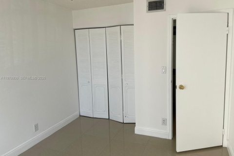 Copropriété à louer à Hallandale Beach, Floride: 2 chambres, 94.76 m2 № 2044530 - photo 20
