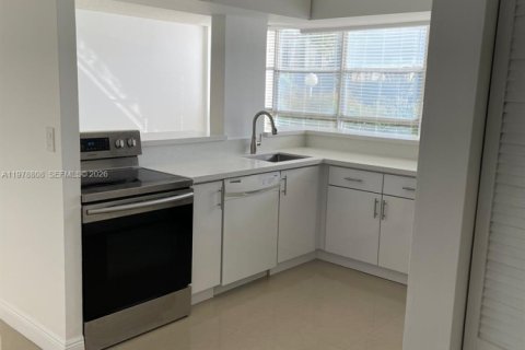Copropriété à louer à Hallandale Beach, Floride: 2 chambres, 94.76 m2 № 2044530 - photo 22