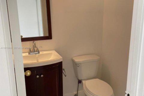 Copropriété à louer à Hallandale Beach, Floride: 2 chambres, 94.76 m2 № 2044530 - photo 12