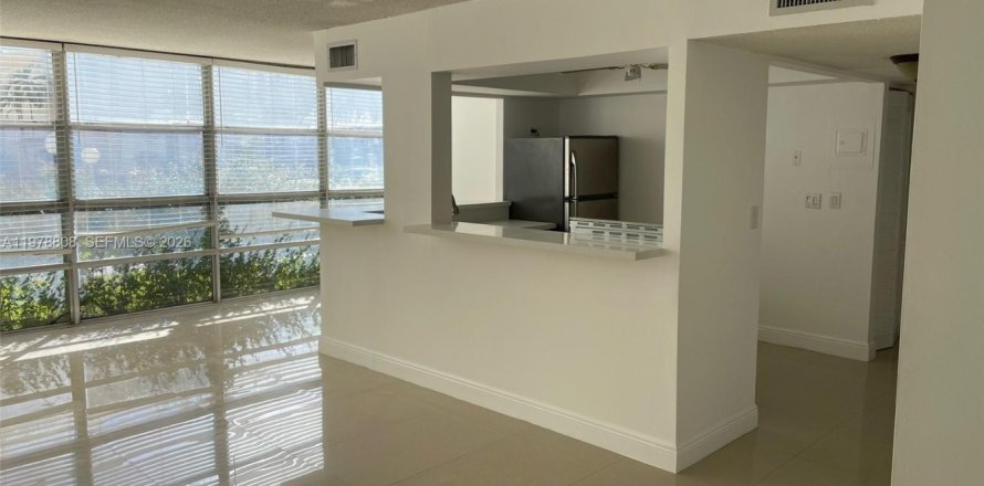 Condo à Hallandale Beach, Floride, 2 chambres  № 2044530