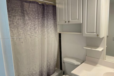 Copropriété à louer à Hallandale Beach, Floride: 2 chambres, 94.76 m2 № 2044530 - photo 6