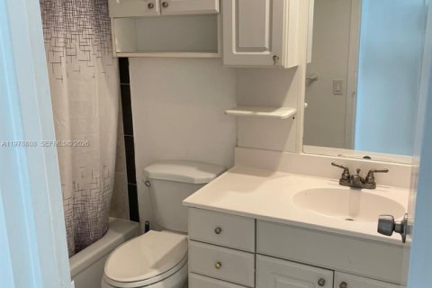 Copropriété à louer à Hallandale Beach, Floride: 2 chambres, 94.76 m2 № 2044530 - photo 29