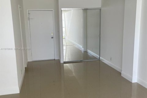 Copropriété à louer à Hallandale Beach, Floride: 2 chambres, 94.76 m2 № 2044530 - photo 9