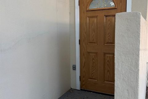 Propiedad comercial en alquiler en Tampa, Florida № 2116302 - foto 8