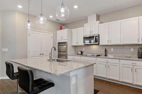 Villa ou maison à louer à Tampa, Floride: 4 chambres, 216.28 m2 № 2093638 - photo 3