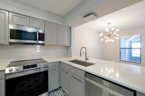 Condo in Orlando, Florida, 2 bedrooms  № 1874030 - photo 12