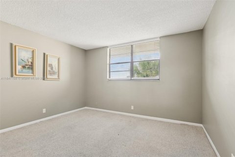 Condominio en venta en Deerfield Beach, Florida, 2 dormitorios, 97.55 m2 № 1852009 - foto 27