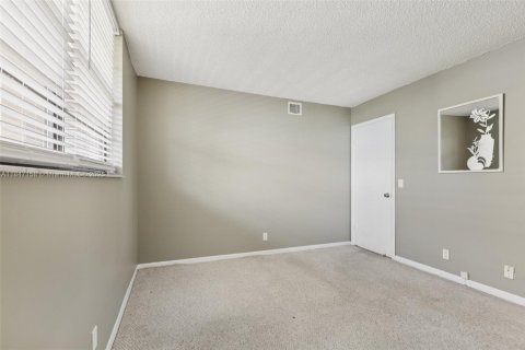Condominio en venta en Deerfield Beach, Florida, 2 dormitorios, 97.55 m2 № 1852009 - foto 29