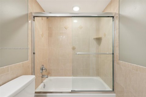 Condominio en venta en Deerfield Beach, Florida, 2 dormitorios, 97.55 m2 № 1852009 - foto 25