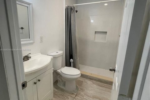 House in Miami, Florida 4 bedrooms, 110 sq.m. № 1945394 - photo 5
