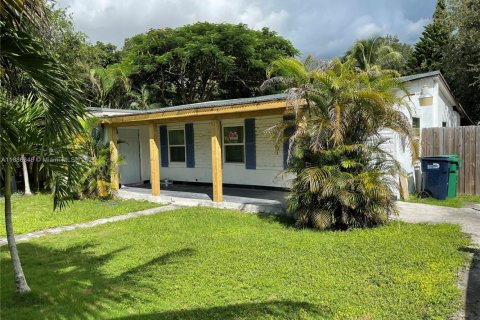 House in Miami, Florida 4 bedrooms, 110 sq.m. № 1945394 - photo 2