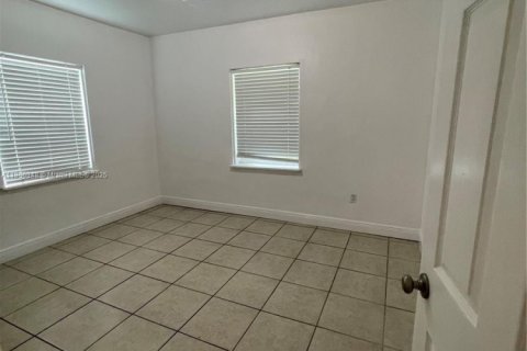 House in Miami, Florida 4 bedrooms, 110 sq.m. № 1945394 - photo 7