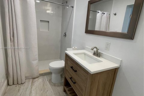 House in Miami, Florida 4 bedrooms, 110 sq.m. № 1945394 - photo 9