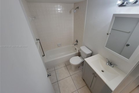 Copropriété à vendre à Pembroke Pines, Floride: 2 chambres, 96.99 m2 № 2032955 - photo 13
