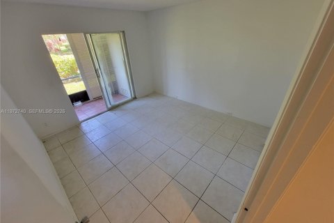 Copropriété à vendre à Pembroke Pines, Floride: 2 chambres, 96.99 m2 № 2032955 - photo 15