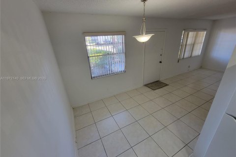 Copropriété à vendre à Pembroke Pines, Floride: 2 chambres, 96.99 m2 № 2032955 - photo 10