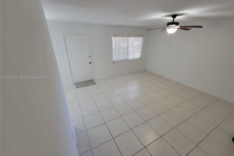 Copropriété à vendre à Pembroke Pines, Floride: 2 chambres, 96.99 m2 № 2032955 - photo 4
