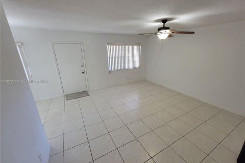 Copropriété à vendre à Pembroke Pines, Floride: 2 chambres, 96.99 m2 № 2032955 - photo 11