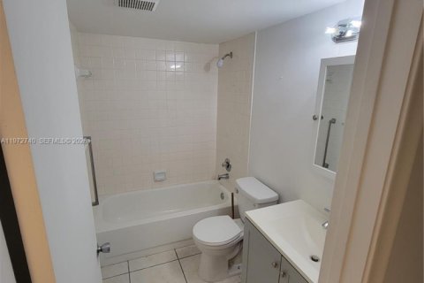 Copropriété à vendre à Pembroke Pines, Floride: 2 chambres, 96.99 m2 № 2032955 - photo 12
