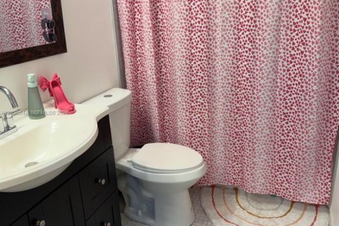 Adosado en venta en Pembroke Pines, Florida, 3 dormitorios, 129.69 m2 № 2375159 - foto 13